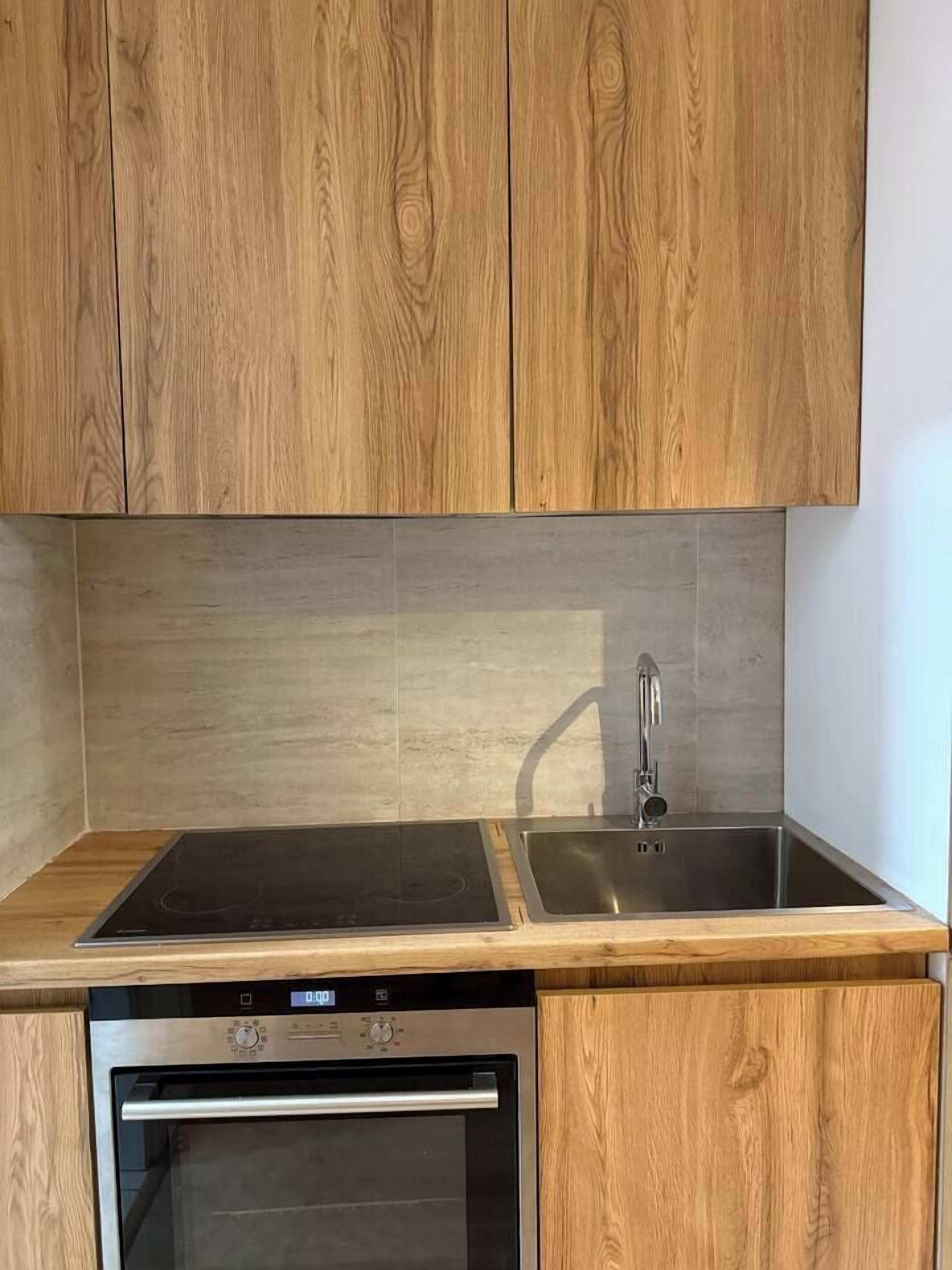 Geladeira, fogão, cooktop, cafeteira/chaleira