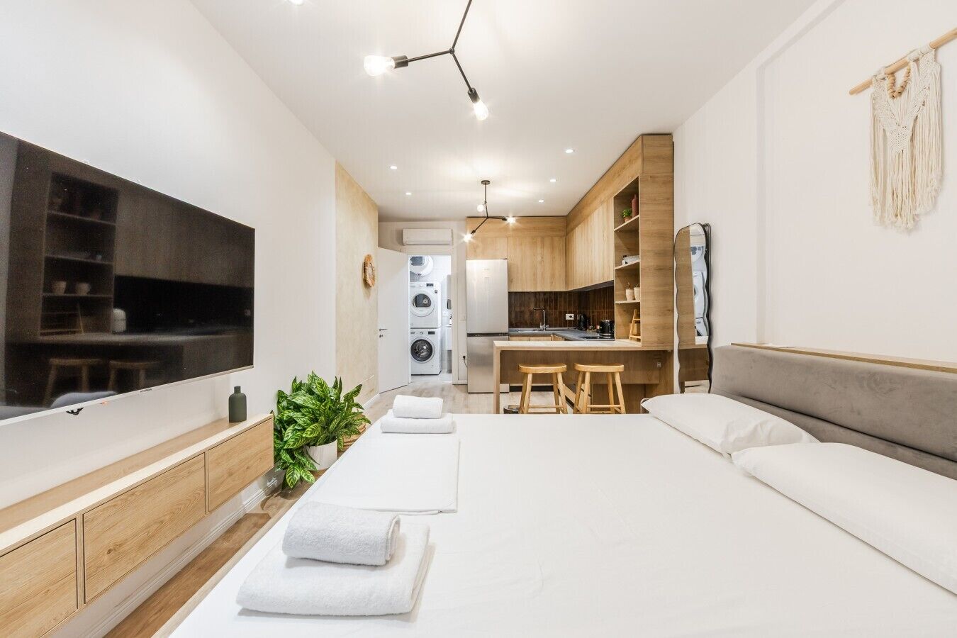 WiFi, bed sheets