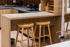 Fridge, oven, stovetop, coffee/tea maker - NooN Apartment Sofo Duni | Beachside Studio in Dhërmi by PikHost (Dhërmi)