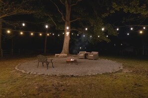 Property grounds - Cozy Music City Cabin Retreat - Sleeps 10, 3br + 2 bath (Ashland City)