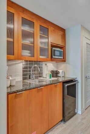 Private kitchen - Studio In Sandestin's Baytowne With Superb  View (Miramar Beach)