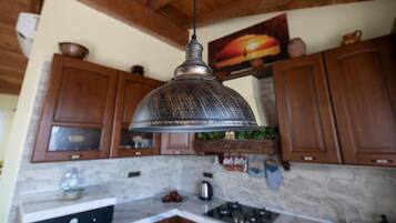 KĂŒhlschrank, Mikrowelle, Ofen, Herdplatte