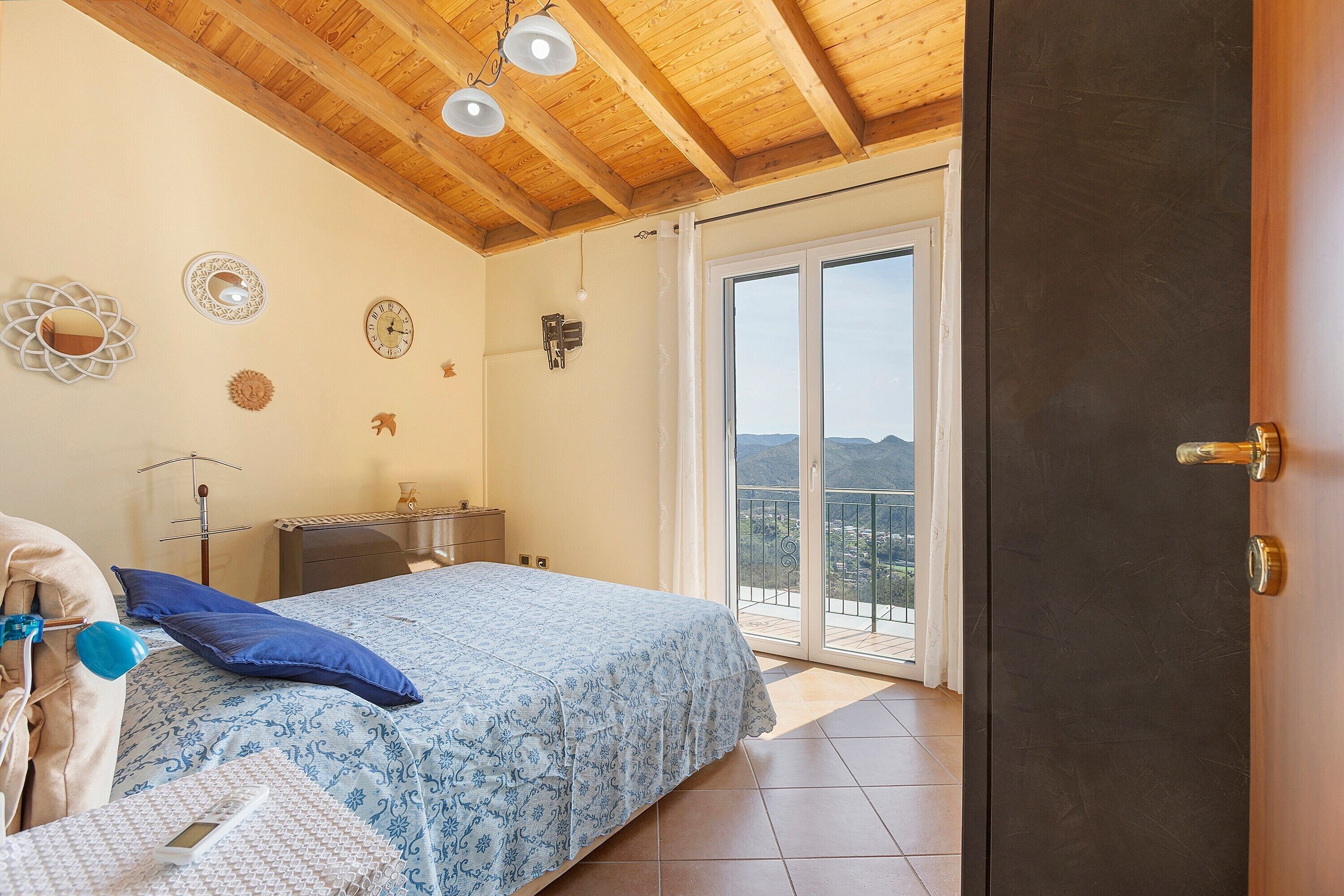 3 chambres, fer et planche à repasser, Wi-Fi, draps fournis