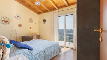 3 chambres, fer et planche à repasser, Wi-Fi, draps fournis