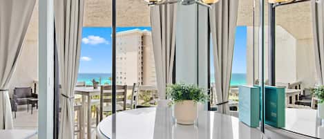 公寓式客房, 多张床 (Surfside Resort #410) | 用餐