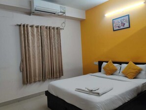 Työpöytä, kannettavalle tietokoneelle sopiva työtila, ilmainen Wi-Fi