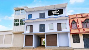 A two-story hotel with a sign indicating it is serviced by OYO.