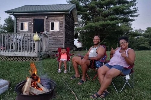 Blue Ridge Parkway Camping Cabin, Pet Friendly, Family Ready, Bath House Nearby