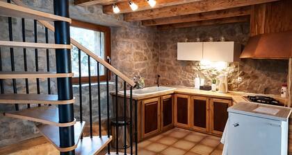 Charaktervolles Ferienhaus in ruhigem Weiler, Monts du Forez