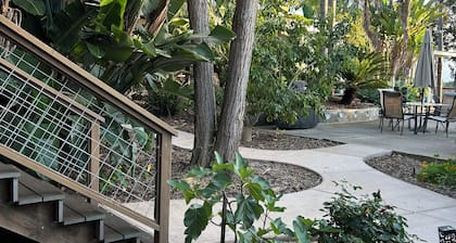 Serenity House, quiet, tranquil , pet friendly 4 bedroom with yoga room