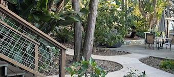 Serenity House, quiet, tranquil , pet friendly 4 bedroom with yoga room