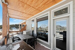 Outdoor dining - Luxury Mountain Retreat • Hot Tub • Sauna • Views (Estes Park)