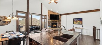 Luxury Mountain Retreat • Hot Tub • Sauna • Views