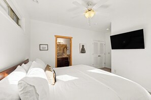 3 bedrooms, iron/ironing board, free WiFi, bed sheets - Luxury Mountain Retreat • Hot Tub • Sauna • Views (Estes Park)