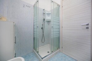 Shower, hair dryer, bidet, towels - SUMMER BEACH: Cozy villa 100 mt from the sea of Gallina Avola (AVOLA)