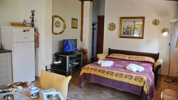 Apartment, Multiple Bedrooms, Smoking, Private Pool | Living room