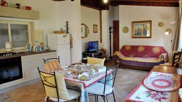 Apartment, Multiple Bedrooms, Smoking, Private Pool | Living room