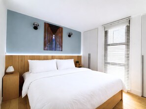 Iron/ironing board, WiFi, bed sheets - The Artist's Residence (Greater London)