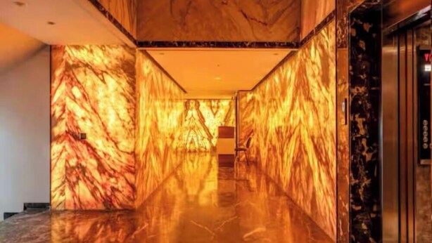 A marble-floored hallway with a modern design, featuring a central elevator and a glass door on the right. - New and modern 3 bedrooms, 2 bedrooms in Gueliz (Marrakesh)