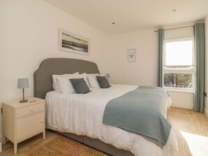 1 bedroom, individually decorated, individually furnished, free WiFi - The Lookout (Scarborough)