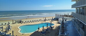 Pool - Beachfront Studio on Beautiful Daytona Beach (Daytona Beach)