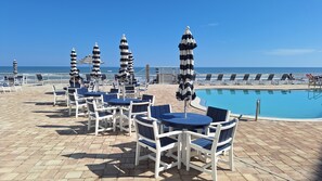 Pool - Beachfront Studio on Beautiful Daytona Beach (Daytona Beach)