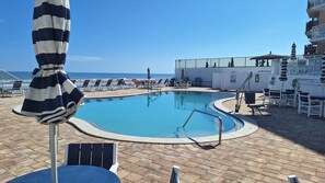 Pool - Beachfront Studio on Beautiful Daytona Beach (Daytona Beach)
