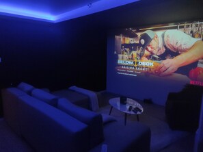 Interior - Suite, SPA Jacuzzi, Cinema & Karaoke - Romantic getaway or with friends! (Saint-Joseph)