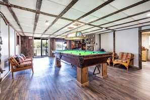 Games room - THE BUCKHORN LAKEHOUSE Peaceful Waterfront Retreat (Lakehurst)
