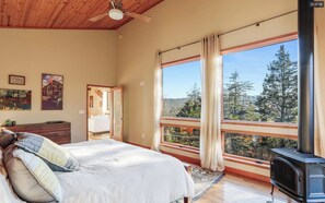 3 bedrooms, iron/ironing board, WiFi, bed sheets - Lost River Mountain Paradise With Hot Tub and Game Room (Lost River)