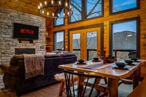 Dining - Brand New Listing! Mtn Views, Pool, Game Room, Hot Tub! (Pigeon Forge)