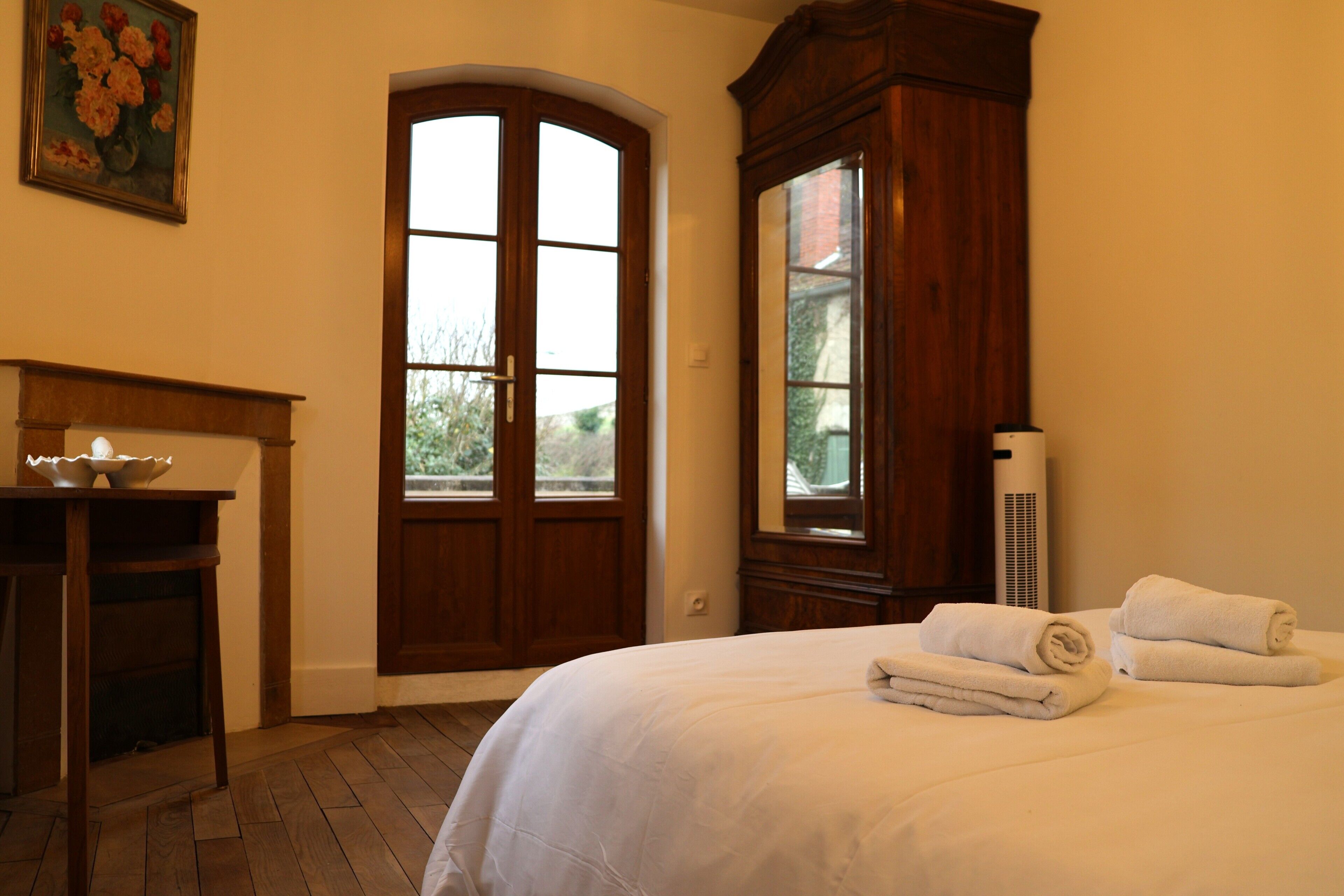 5 bedrooms, WiFi, bed sheets