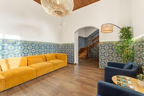 Living area - Porto Hostel Cúpula (Porto)