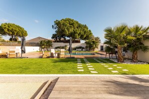 A heated pool - La Villagalinier - Piscine Privée (Villeneuve-lès-Béziers)