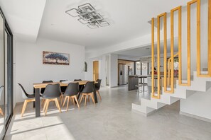 Dining - La Villagalinier - Piscine Privée (Villeneuve-lès-Béziers)