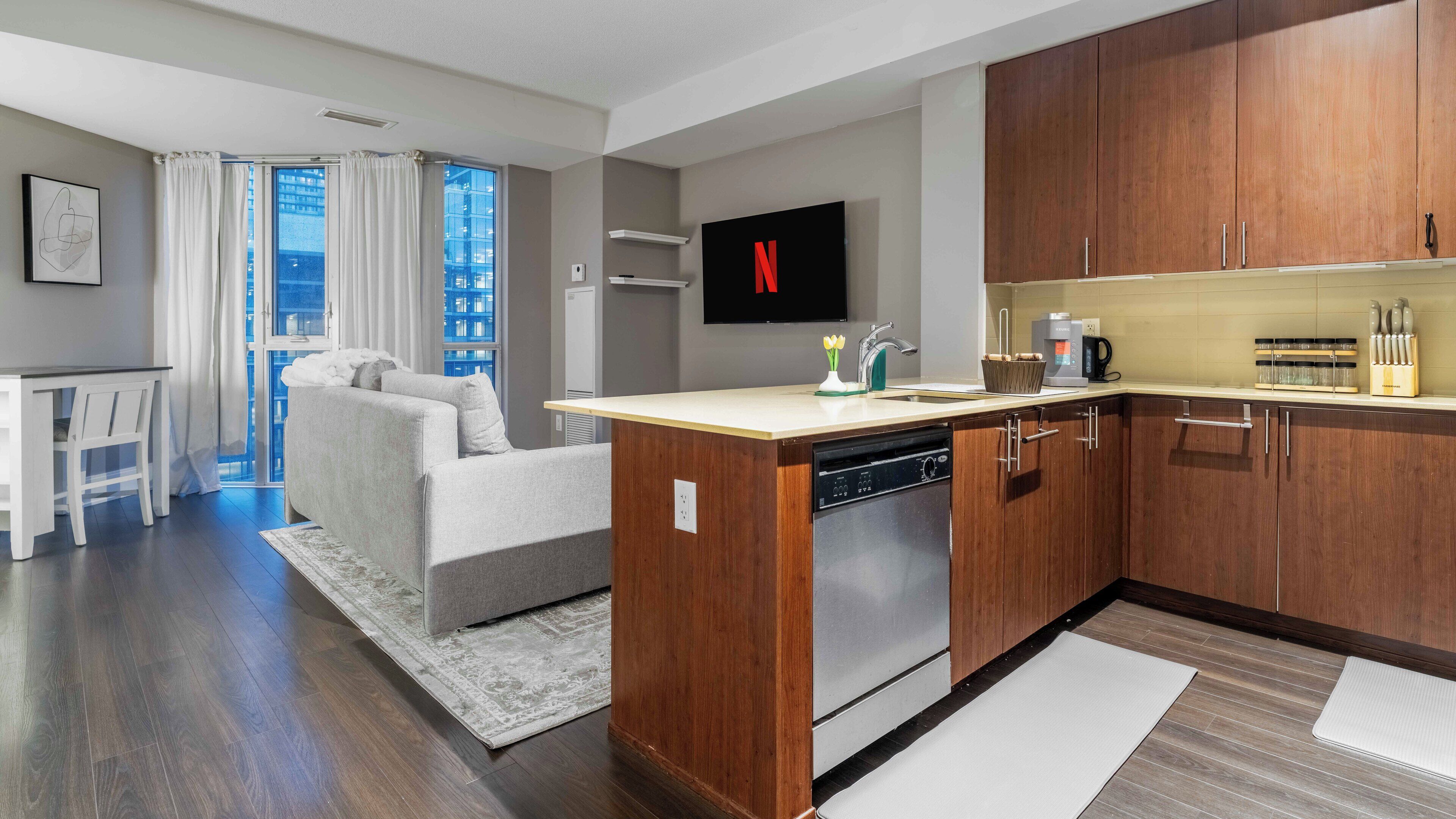 المنشأة من الداخل