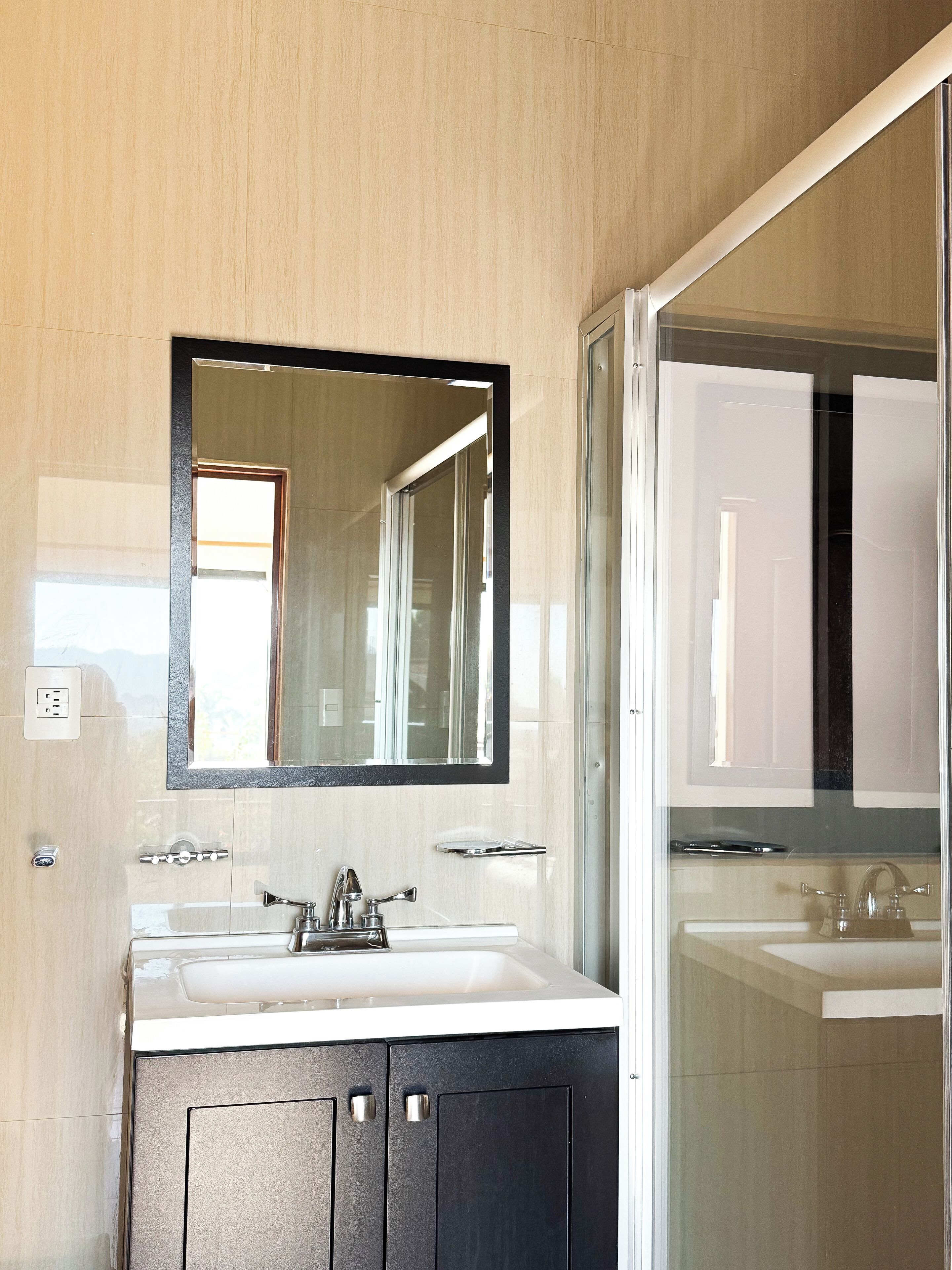 Chambre Deluxe, vue montagne | Salle de bain | Douche, sèche-cheveux, serviettes fournies, savon