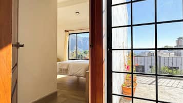 Deluxe Room, Mountain View | Interior