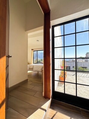 Deluxe Room, Mountain View | Interior