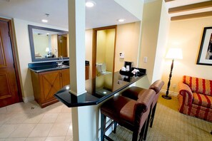 Interior - Upscale King Suite with Two Pools, Hot Tub & Grill Near Historic Downtown (Laredo)