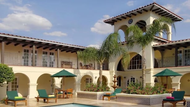 Pool - Spacious 3 King Suite with Pools, Grill & Bar Near Laredo Dining & Shops (Laredo)