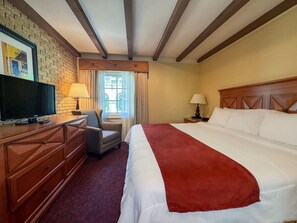 Iron/ironing board, free WiFi, bed sheets - Spacious 3 King Suite with Pools, Grill & Bar Near Laredo Dining & Shops (Laredo)