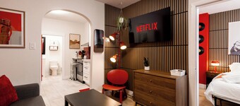 Quiet & Walkable Apartment: Stampede, BMO, Nightlife, Eats & Much More!