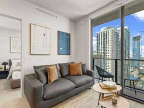 TV - FIFA Fan Fest Walk | Sleek 1BR+Den | Pool / Cinema (Miami)