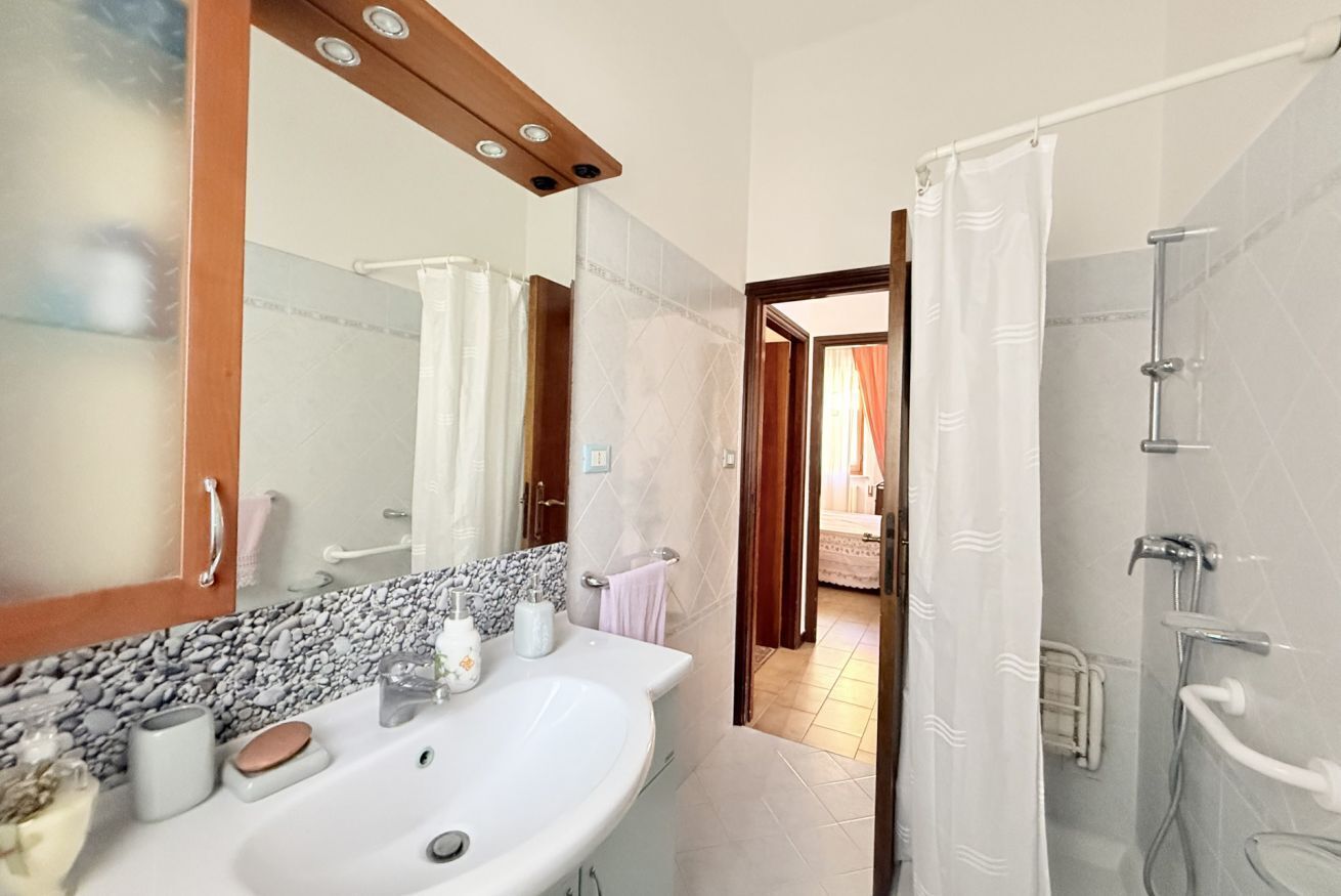 Douche, bidet, serviettes fournies