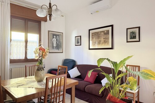 SE211 - Senigallia, three-room apartment facing the sea with an outdoor courtyard