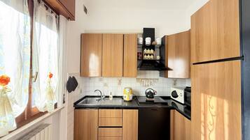 Kühlschrank, Geschirrspüler