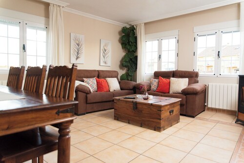 RURAL HOUSE THE WILLOW. 2.5 km from the city of Cuenca. Groups of up to 23 people