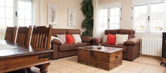 RURAL HOUSE THE WILLOW. 2.5 km from the city of Cuenca. Groups of up to 23 people