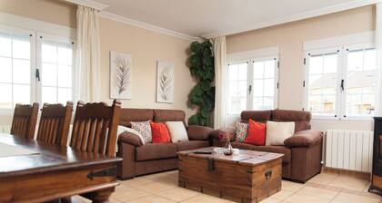 RURAL HOUSE THE WILLOW. 2.5 km from the city of Cuenca. Groups of up to 23 people